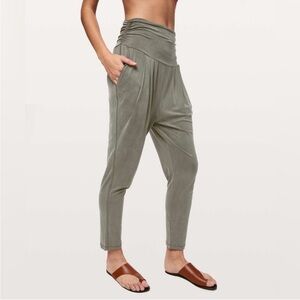 Lululemon Into Something Good Pants Gray Sage Sz 8